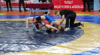 Nasuh Akar 20 yaş altı Kadınlar Türkiye Güreş Şampiyonası tamamlandı