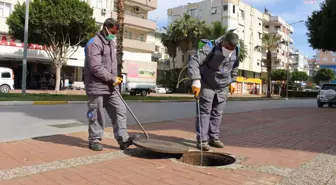 Antalya Büyükşehir Belediyesi sinek ve haşerelere karşı ilaçlama yapıyor