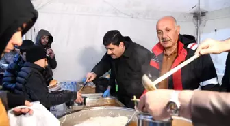 Deprem bölgesinde Kahramankazan Belediyesi'nden 4 bin kişilik iftar çadırı