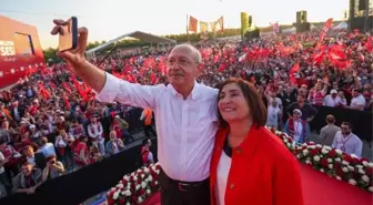 Selvi Kılıçdaroğlu, eşiyle birlikte olduğu kareyi 'En çok sevdiğim fotoğraflardan biri' notuyla paylaştı