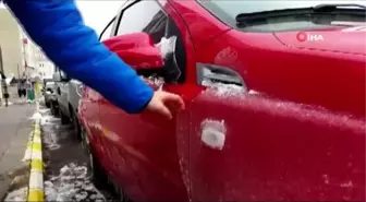 Ardahan'da soğuk hava: Aracın depo kapağı dondu buz sarkıtları oluştu