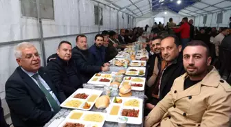 Başkan Böcek, Gaziantep'te depremzedelerle iftar yaptı