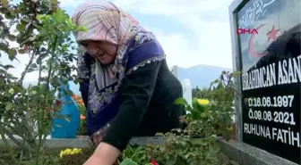 OĞLUNUN KATİLİNE VERİLEN CEZAYI, MEZARI BAŞINDA AĞLAYARAK OKUDU