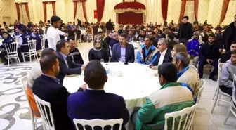 Vali Ayhan ve Başkan Canpolat, iftarda vatandaşlarla bir araya geldi