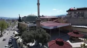 18. yüzyılda yapılan caminin eski taş minaresi yıkıldı, beton minaresi ayakta kaldı