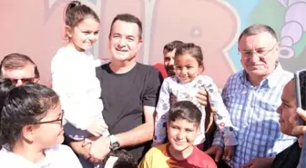 Acun Ilıcalı ve Varol Yaşaroğlu, Hatay'da depremzede çocuklarla bir araya geldi
