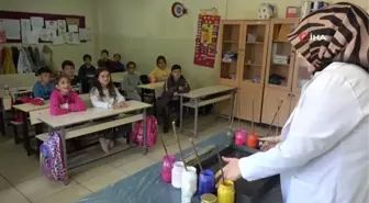Ebru sanatı ile tanışan çocuklar büyük mutluluk yaşadı