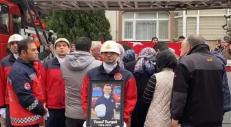 Yangına müdahale ederken bulunduğu bölüm çöken itfaiye eri, yaşamını yitirdi (3)