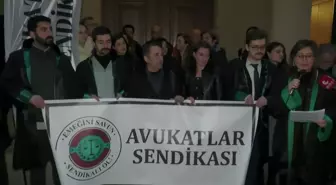 Avukatlar Sendikası'ndan İstanbul Barosu Önünde Açıklama: 'Meslektaşlarımızın Hak Savundukları İçin Cezalandırılmasına Alışmayacağız'