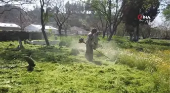 Efeler'de mezarlıklar Ramazan Bayramı için hazırlanıyor