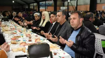 Esenyurt Belediye Başkanı Kemal Deniz Bozkurt, iftarda vatandaşlarla bir araya geldi