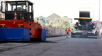 Iğdır'da asfaltlama devam ediyor