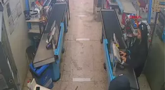 3 MARKETİ SOYAN ŞÜPHELİ, ELİNDEKİ DÖVMELERDEN TESPİT EDİLİP, YAKALANDI