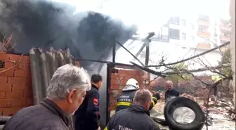 Odunlukta çıkan yangın maddi hasara neden oldu