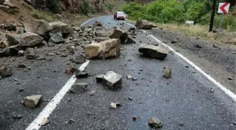 Adana'nın Saimbeyli ilçesinde heyelan meydana geldi! Üzerine kaya devrilen araçtaki 4 öğretmen yaşamını yitirdi