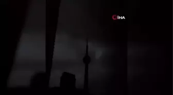 Toronto'nun simgesi CN Kulesi'ne yıldırım düştü