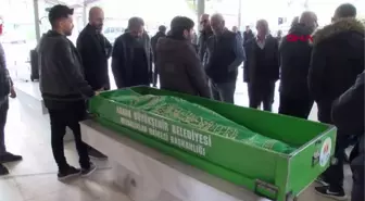 BAKAN ÖZER, ÜZERİNE KAYA DÜŞEN OTOMOBİLDE ÖLEN ÖĞRETMENLERİN CENAZE TÖRENİNE KATILDI