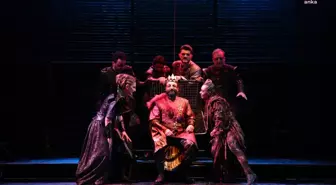 Ebb Şehir Tiyatroları'nın İki Oyunu İstanbul'da Sahnelenecek