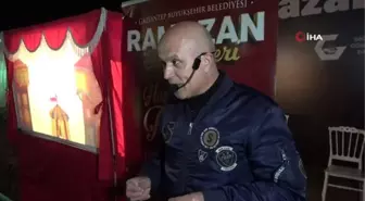 Geleneksel Türk gölge oyunuyla depremzede çocukları eğlendiriyorlar