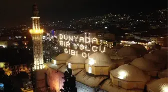 624 yıllık Ulu Cami'ye asılan Ramazan mahyası değiştirildi