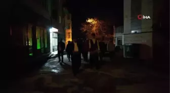 Ramazan davulcusu liseliler Osmanlı'dan kalan 200 yıllık geleneğini yaşatıyor
