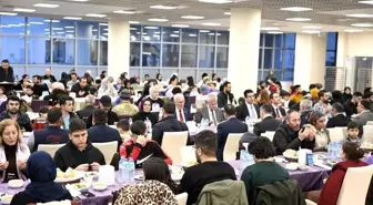 Uşak Üniversitesi depremzede aileleri iftarda ağırladı