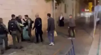 İsrail güçlerinden, sabah namazı için Mescid-i Aksa'ya gelenlere müdahale