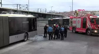 İSTANBUL-KADIKÖY'DE METROBÜS YANGINI