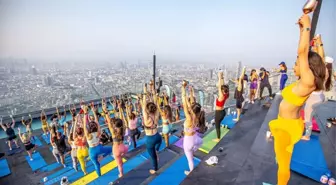 Yoga Severler Bangkok'un Zirve Noktasında Buluştu