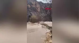 MUNZUR ÇAYI 3 NOKTADA TAŞTI; KARA YOLU ULAŞIMA KAPATILDI