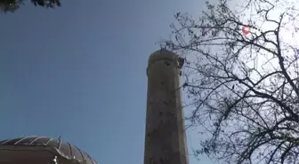 Zamana direnen Eski Besni Ören yerindeki tarihi yapılar depreme dayanamadı