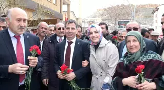 Bayburt'un AK Parti adayı Ateş memleketinde coşkuyla karşılandı