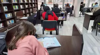 Gölcük Belediyesi kütüphaneleri gençlerin uğrak noktası oldu