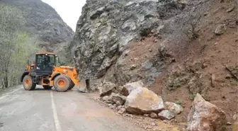 Munzur Çayı'nın taşması sonucu kapanan Ovacık yolu açıldı