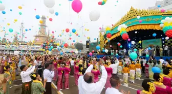 Myanmar'da Thingyan Su Festivali Başladı