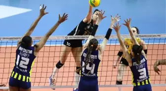 VakıfBank, Fenerbahçe Opet'i yendi ve finale yükseldi