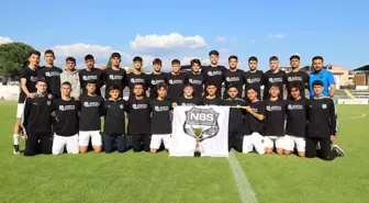 Nazilli Belediyespor U-17 takımı şampiyon oldu