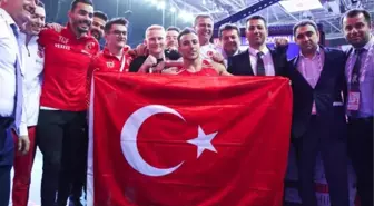 Bakan Kasapoğlu'ndan Avrupa şampiyonu milli cimnastikçi Adem Asil'e tebrik