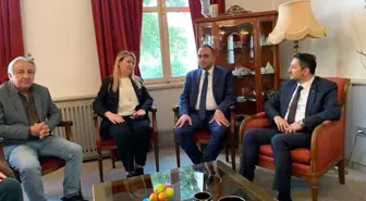 Ermeni Asıllı AK Partili Milletvekili adayı Kiliseleri ziyaret etti