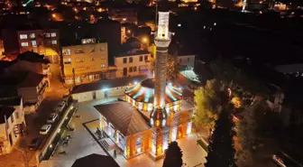 Akhisar Belediyesi'nden Yeni Gülruh Camii'nde Işıklandırma Çalışması