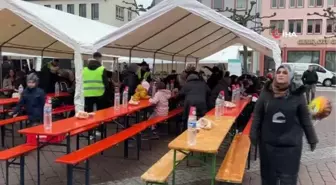Almanya'da ırkçı saldırının meydana geldiği bölgede toplu iftar! 3 bine yakın Müslüman aynı sofrada buluştu