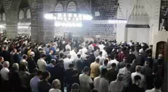 Diyarbakır'da tarihi Ulu Cami, Kadir Gecesi'nde doldu taştı