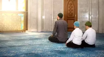 Kadir Gecesi Kılınacak Namazlar ve Tarifleri! 2, 12, 100 rekatlık Kadir gecesinde kılınacak nafile namazlar nasıl kılınır, hangi sureler okunacak?