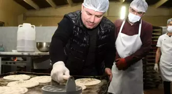 Aksaray'da 30 bin tahinli ve 130 bin Ramazan pidesi dağıtıldı