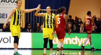 Basketbolda derbiyi kazanan Fenerbahçe, yarı final serisinde 1-0 öne geçti