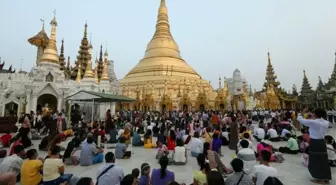 Myanmar'da Halk Yeni Yılı Kutladı