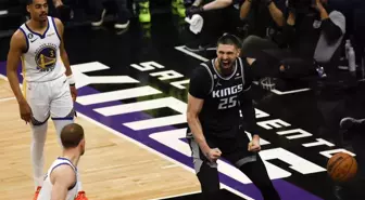 Sacramento Kings, Golden State karşısında seride durumu 2-0 yaptı