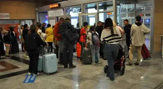 Tren istasyonunda bayram yoğunluğu başladı