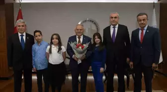 Başkan Büyükkılıç, koltuğunu çocuklara devretti