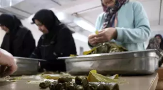 Depremzedeler bayram için Bolu'da yaprak sardı